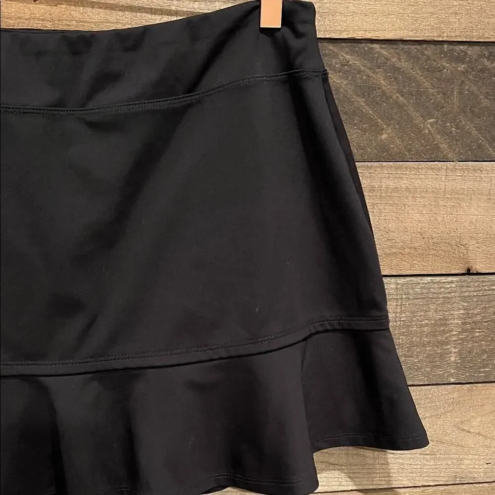 Tommy Bahama Women's Athletic Flounce Ruffle Hem Golf Skort in Black